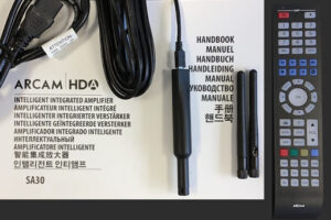 Dálkové ovládání SA30 je součástí balení