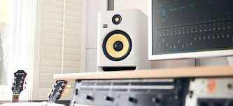 Monitorujte studio KRK-Rocket-V8-C4