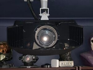 Plafondový projekt Sony ChK v570es