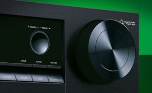 Přední panel přijímače TX-NR676