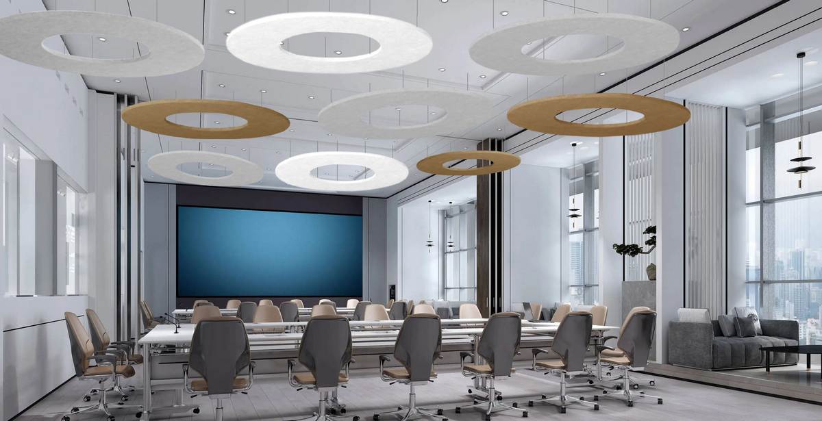 Kruhové akustické stropní oblaky v moderní zasedací místnosti