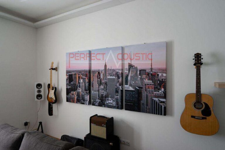 Akustický obraz s panoramatickým tiskem města v hudební místnosti