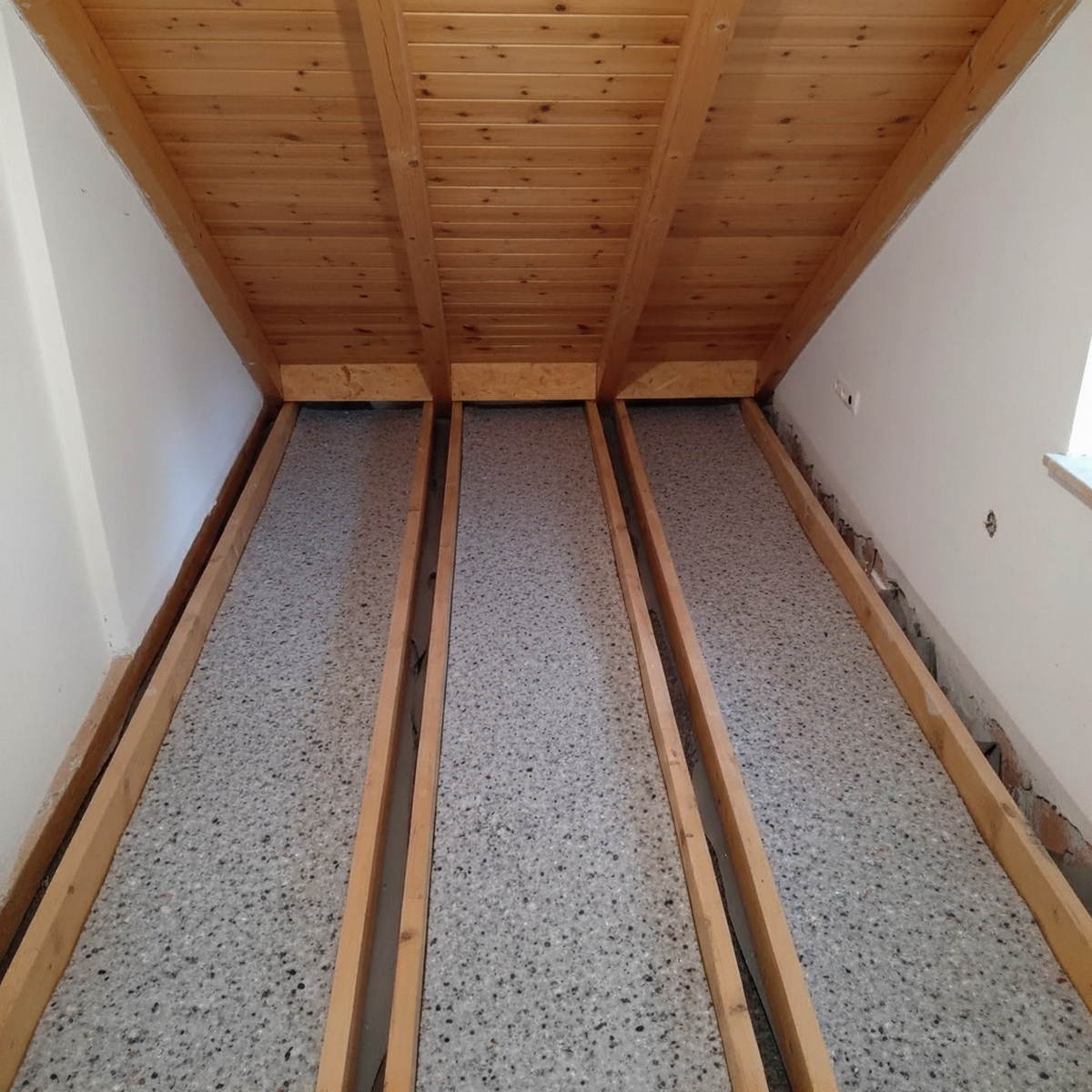 Zvuková izolace dřevěného stropu v podkroví